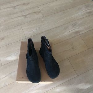 Women leather booties